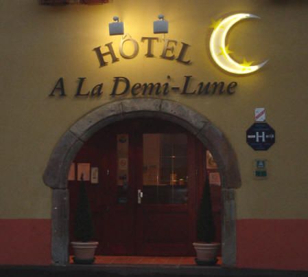 A la Demi Lune