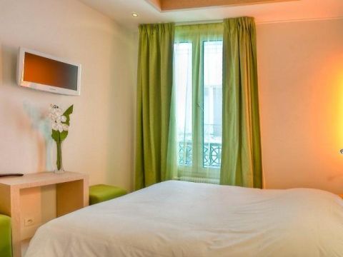 Hotel Kyriad Canal Saint Martin